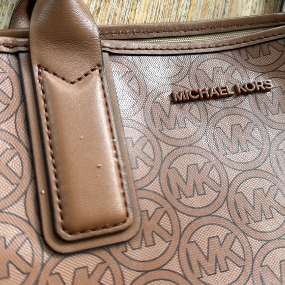 Michael Kors Bag Signature Logo Tote - Picture 17 of 17